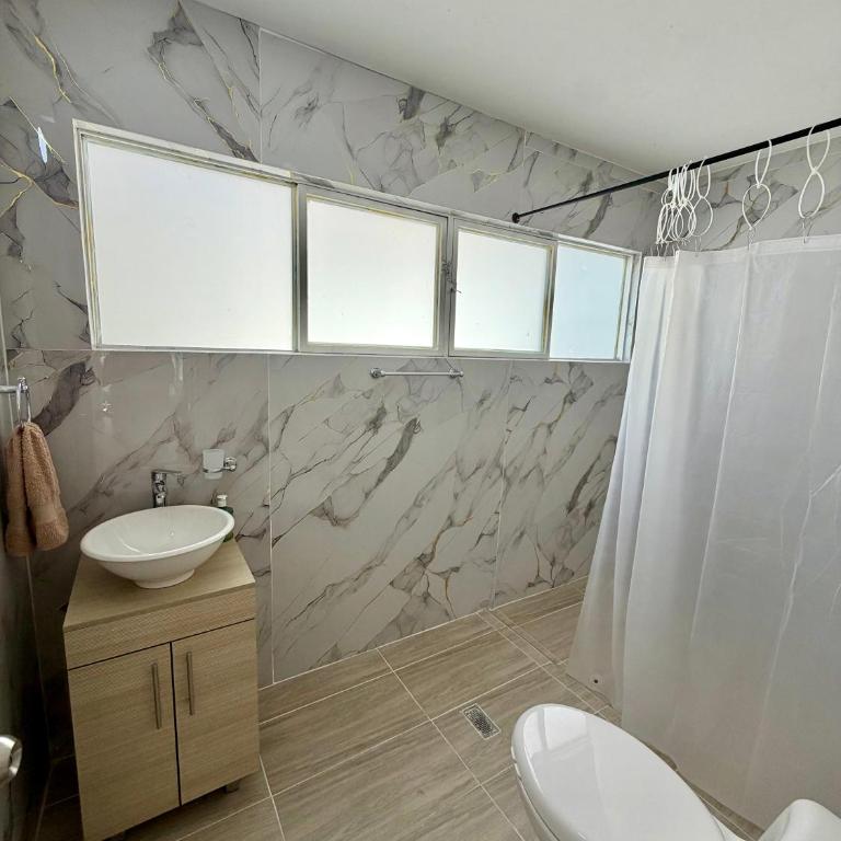 Hostal Beko - 4-Bed Mixed Dormitory Room - 1