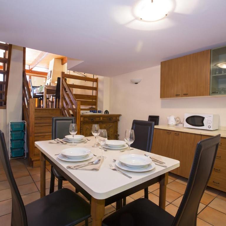 Chalet Chantey Mourry 67 Ski Chalet & Sleeps 8-9 - Happy Rentals - Chalet con 3 Camere da Letto - 12