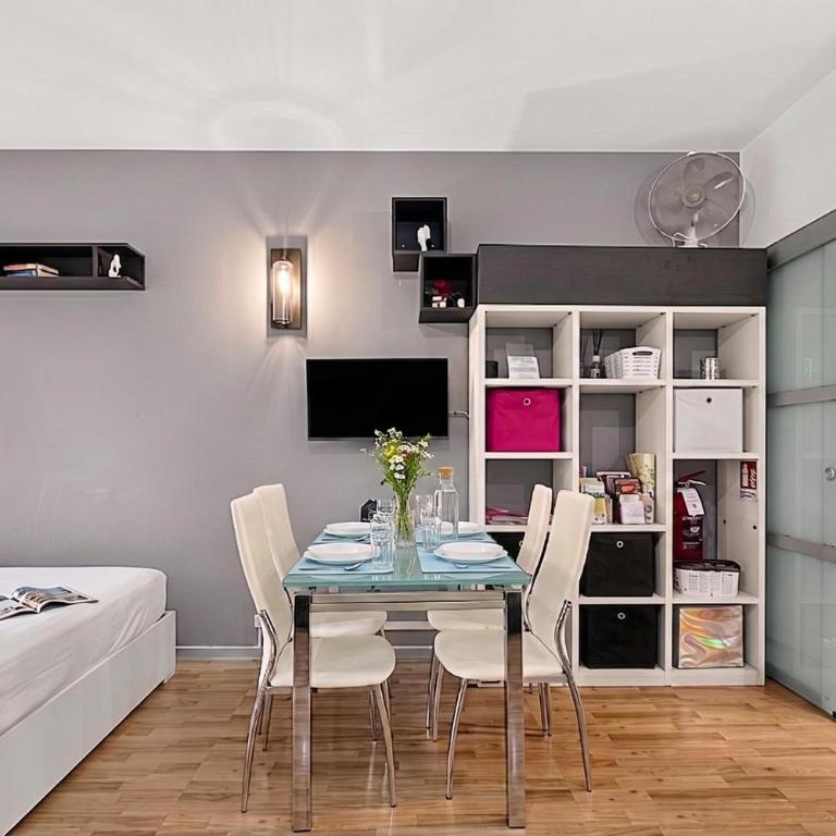 Studio Erika al Vittoriale - Happy Rentals - Monolocale con Balcone - 5