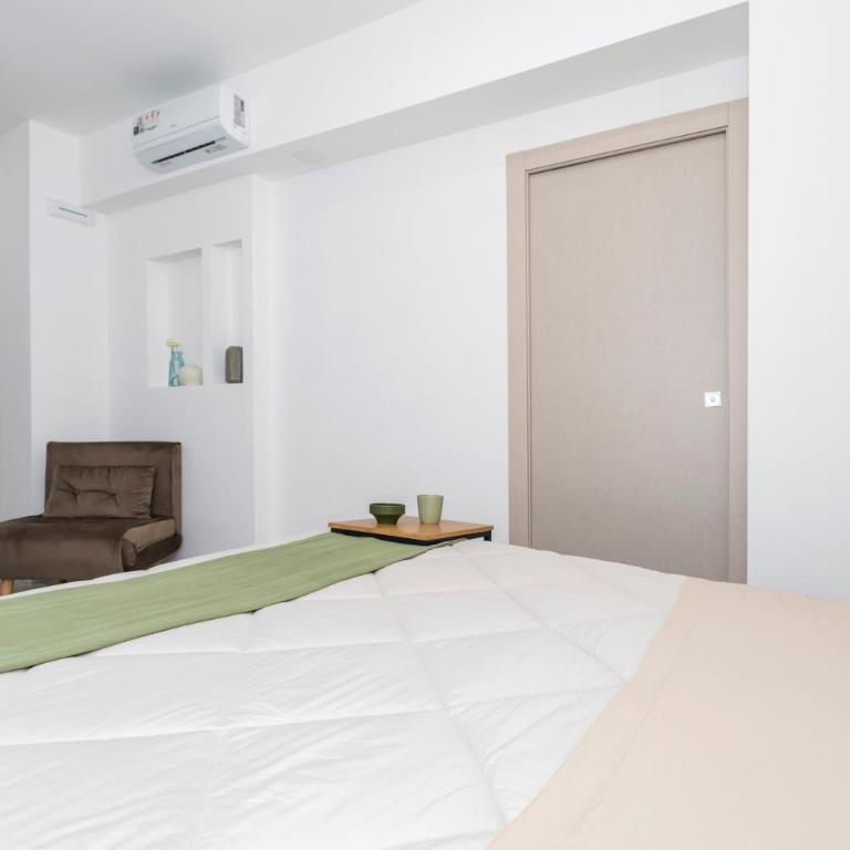 Neg Naumachia Rooms - Triple Room with Shower - 12