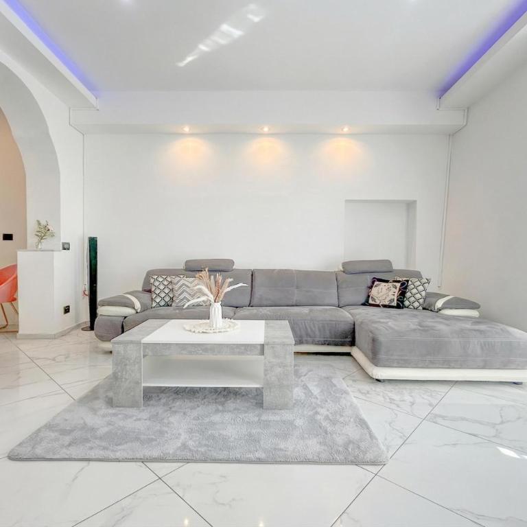 Cianta - Apartment with Terrace and Parking - Happy Rentals - Apartamento - Planta baja - 2