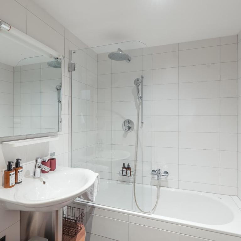 The Phoenix Fitness Hotel & free Spa Access at Alpen Resort - Standard Doppelzimmer - 5