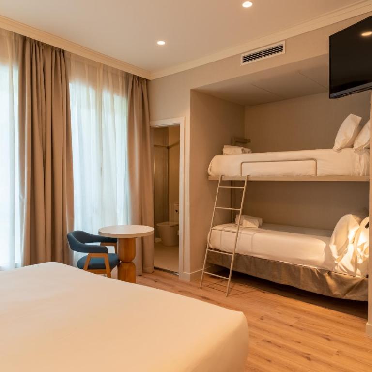 Petit Palace Plaza España - Cuádruple (4 adultos) - 2