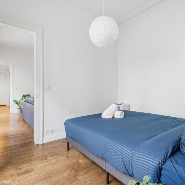 Paris Charm 2BR Apartment in the Grands Boulevards - Two-Bedroom Apartment - 13