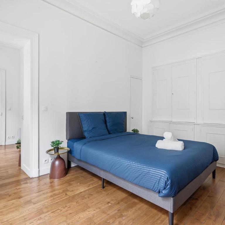 Paris Charm 2BR Apartment in the Grands Boulevards - Two-Bedroom Apartment - 14