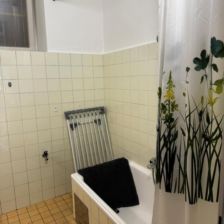 NUMBR25 - self service & low budget Hotel - Appartamento Familiare con 2 Camere da Letto e Vista - 11