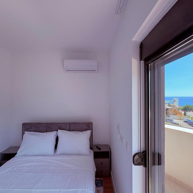 Luxury 2BR Sea View & Garage & Twin Towers Becici - Apartment mit 2 Schlafzimmern, Terrasse und Meerblick - 45