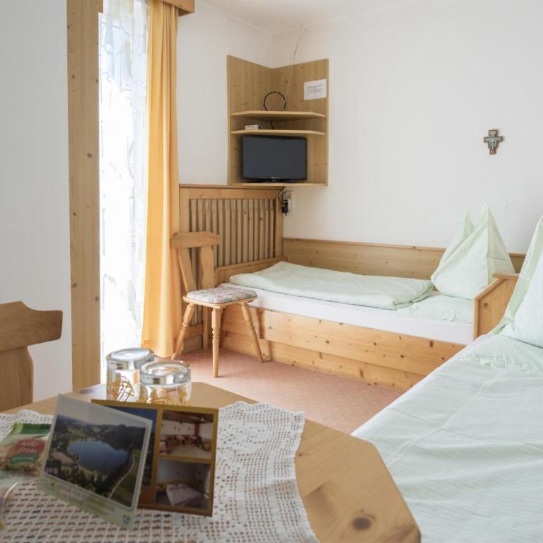 Haus Hofstädtler- Sailer - Doppel-/Zweibettzimmer mit Dusche - 2