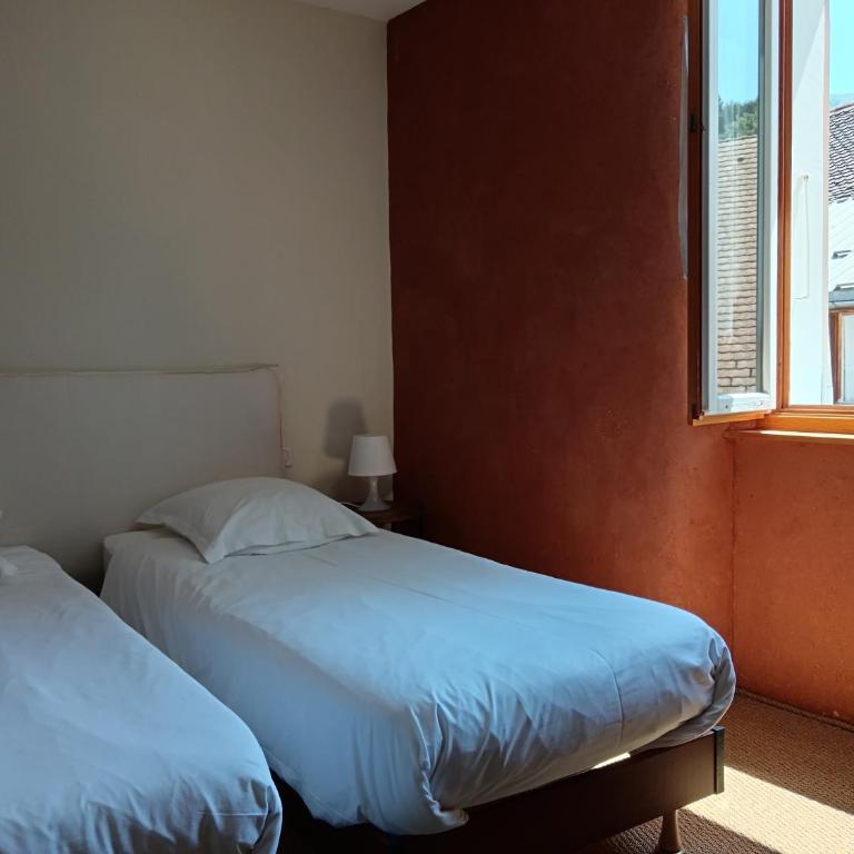 Auberge Buissonniere - Chambre Familiale avec Douche - 1