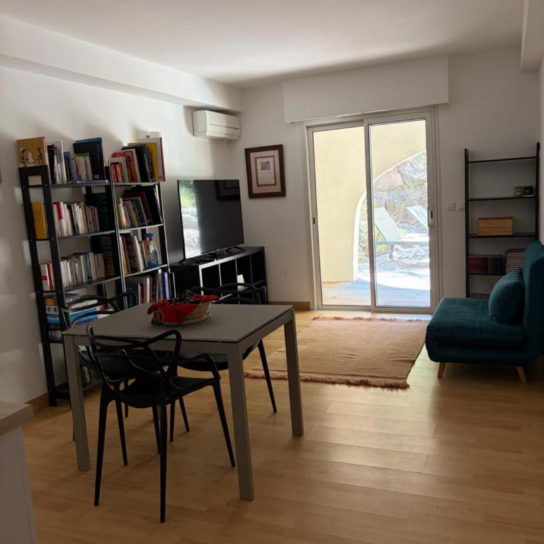 Appartement T2 dans luxueuse villa St Raphael proche des Golfs - Apartamento de 1 dormitorio - 3