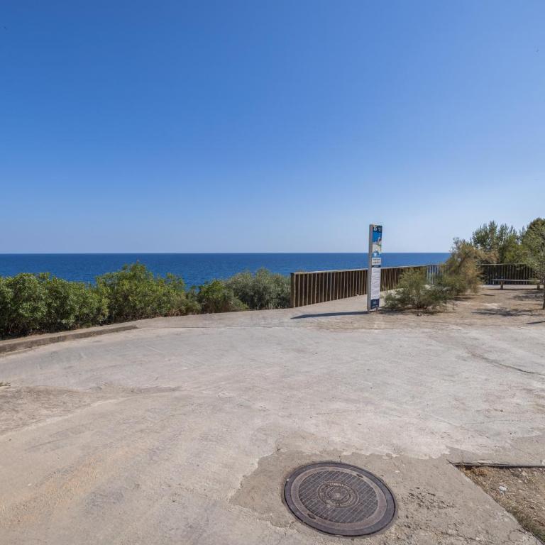 Faro - Three-Bedroom Premium Apartment with Balcony - 32