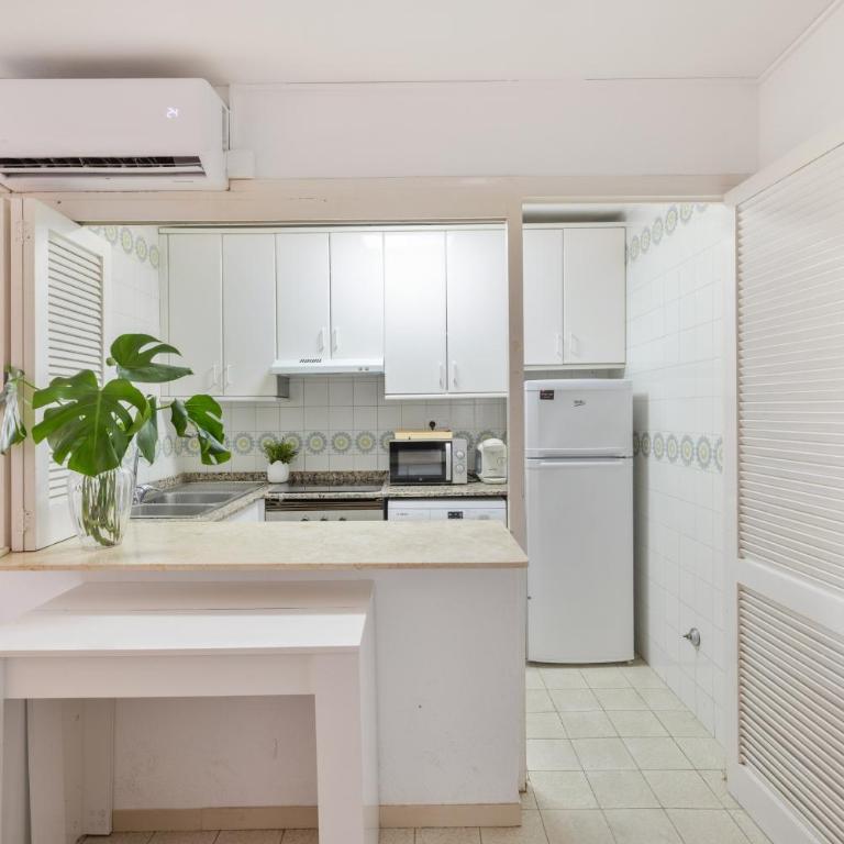 Faro - Three-Bedroom Premium Apartment with Balcony - 21