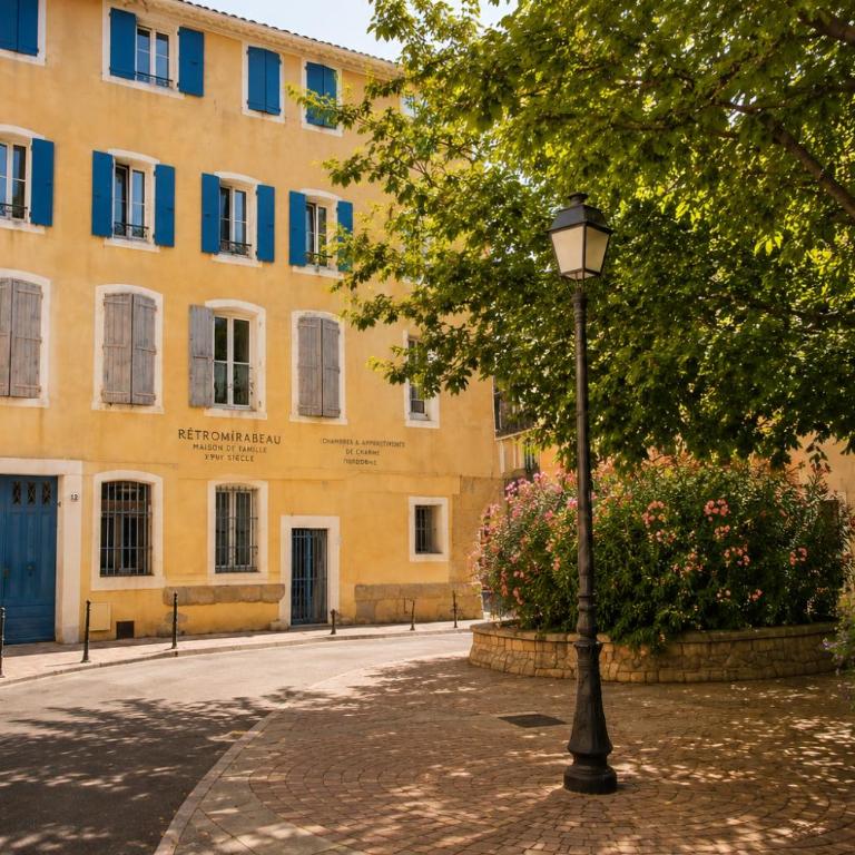 DUPLEX DE CHARME XVIIIᵉ - TERRASSE Privée - Centre Historique - HALLES GARE - Tout à Pied - RétroMirabeau Le Jacobin - Appartement en Duplex - 31