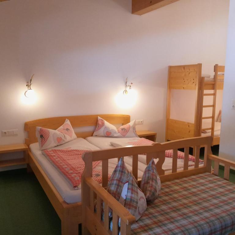 Hotel Biobauernhof Hinteraltensberg Wildschönau - Familienzimmer mit Bergblick - 2