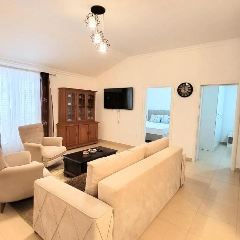 Villa Sonja Apartment & Garden - Two-Bedroom Apartment with Balcony and Sea View - 2