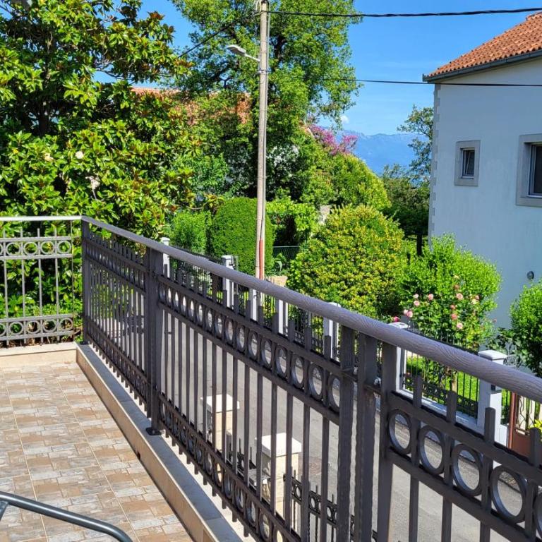 Villa Sonja Apartment & Garden - Two-Bedroom Apartment with Balcony and Sea View - 6