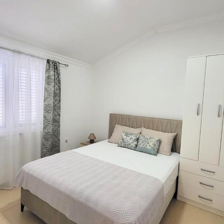 Villa Sonja Apartment & Garden - Two-Bedroom Apartment with Balcony and Sea View - 7