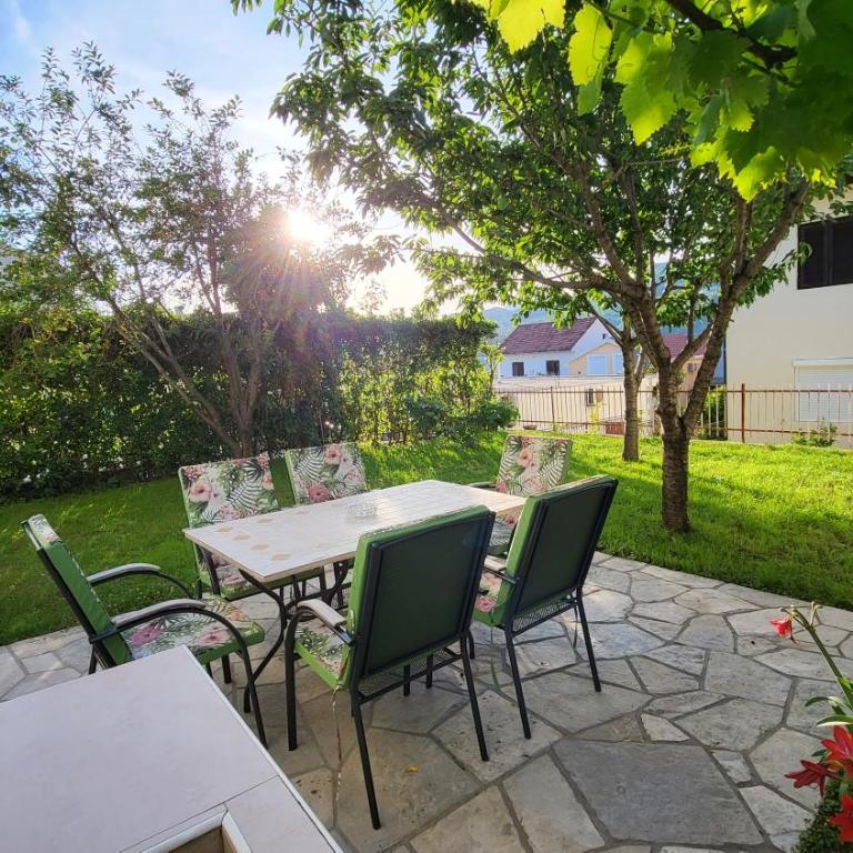 Villa Sonja Apartment & Garden - Two-Bedroom Apartment with Balcony and Sea View - 12