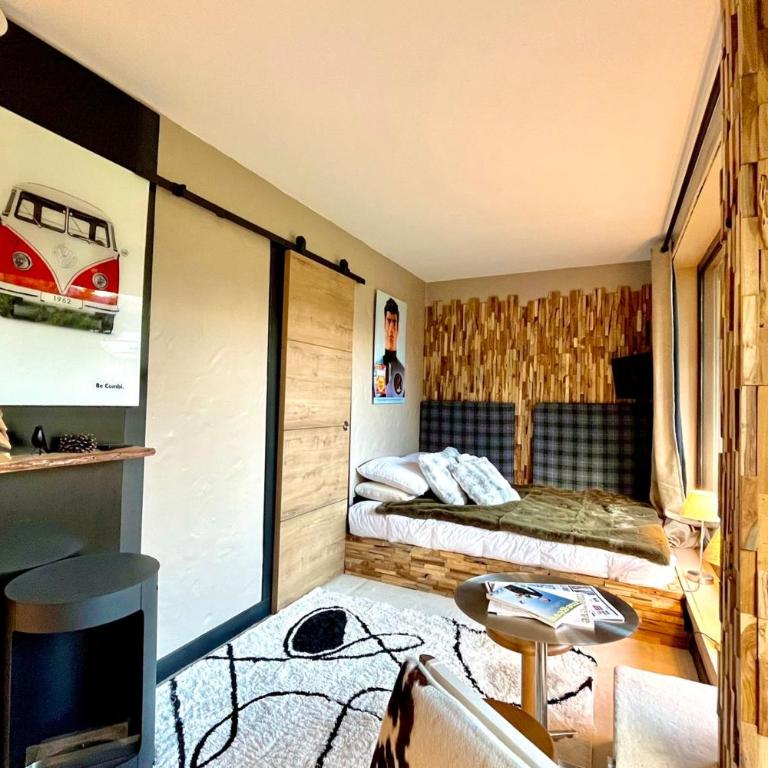 Bright apartment with balcony and pool - Estudio - 8