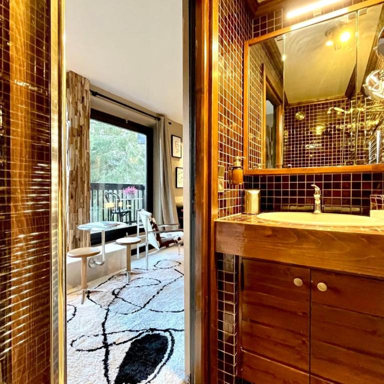 Bright apartment with balcony and pool - Estudio - 10