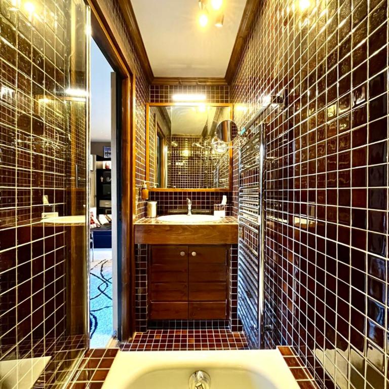 Bright apartment with balcony and pool - Estudio - 11