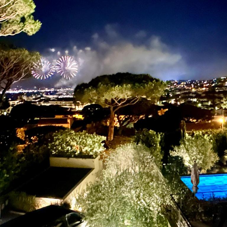 Superbe villa Vue mer - 5 suites - centre & plage à 8' - Villa - 50