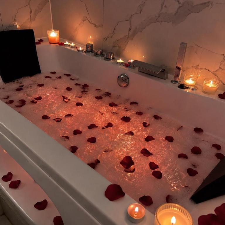 Cocon romantique Jacuzzi privatif et Netflix Lyon - Apartment mit 1 Schlafzimmer - 3