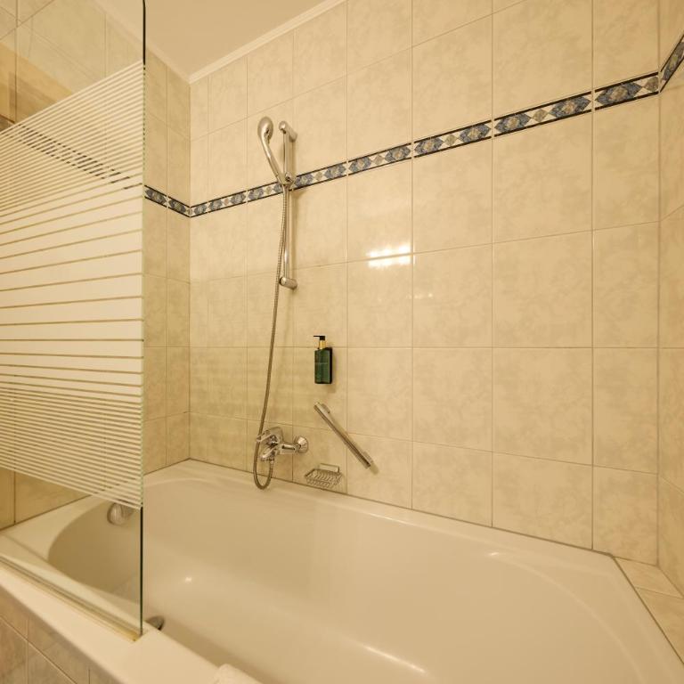 Hotel Bärenbachhof - Doppelzimmer mit Balkon - 6
