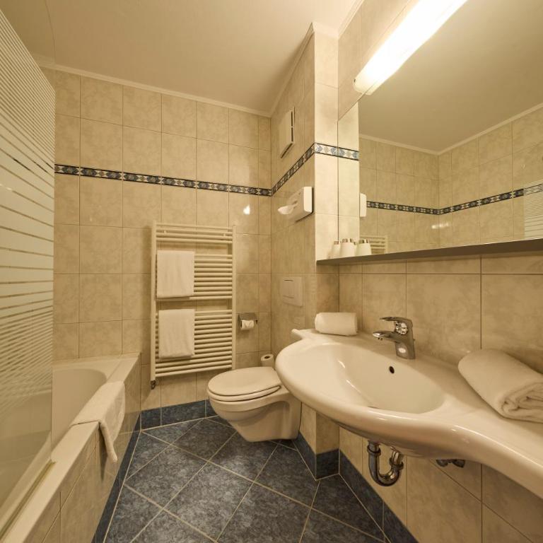 Hotel Bärenbachhof - Doppelzimmer mit Balkon - 9