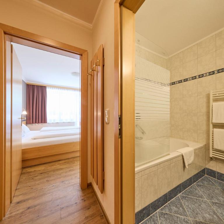 Hotel Bärenbachhof - Doppelzimmer mit Balkon - 5