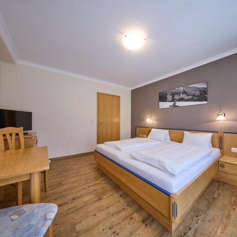 Hotel Bärenbachhof - Doppelzimmer mit Balkon - 7