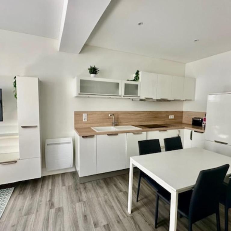 Apartment 3p with Wifi at the foot of the Old Port - Appartement - 5