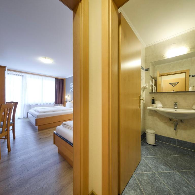 Hotel Bärenbachhof - Dreibettzimmer mit Balkon - 5