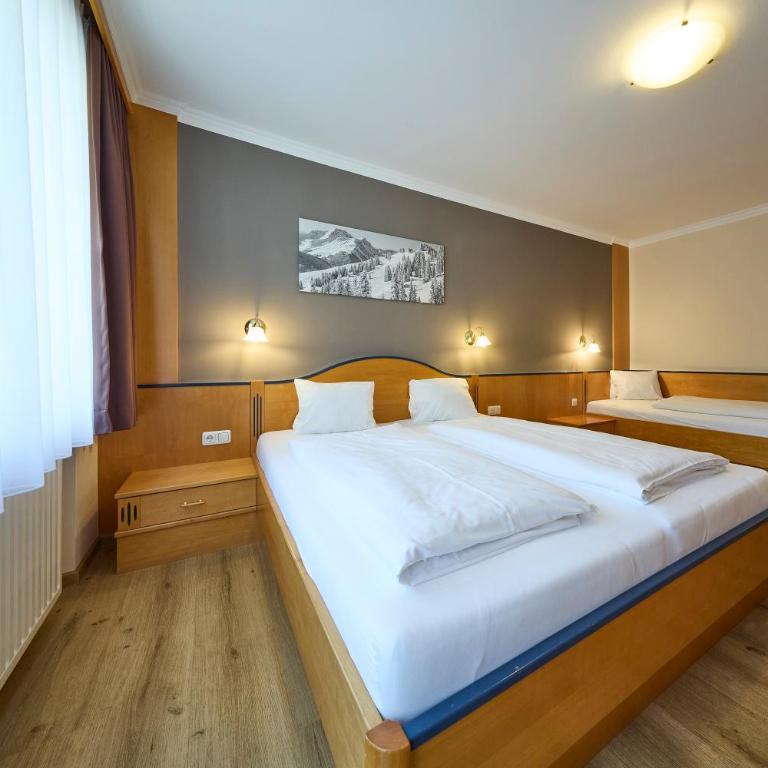 Hotel Bärenbachhof - Dreibettzimmer mit Balkon - 8