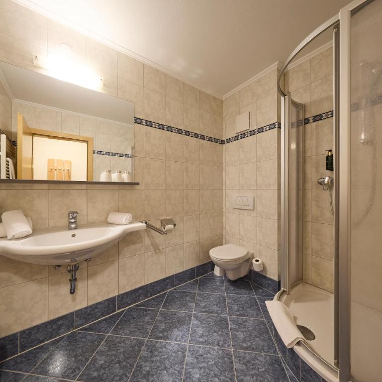 Hotel Bärenbachhof - Dreibettzimmer mit Balkon - 9