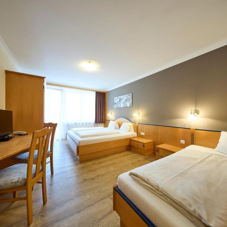 Hotel Bärenbachhof - Dreibettzimmer mit Balkon - 4