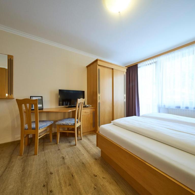 Hotel Bärenbachhof - Dreibettzimmer mit Balkon - 6