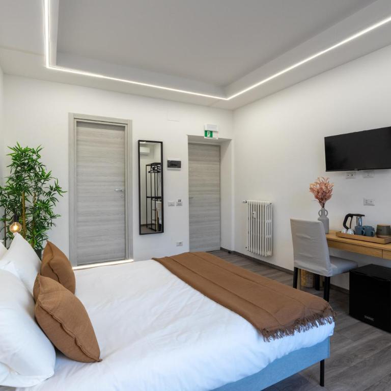 ReRent Rooms - 36 Trionfale Guesthouse - Camera Tripla con Balcone - 8
