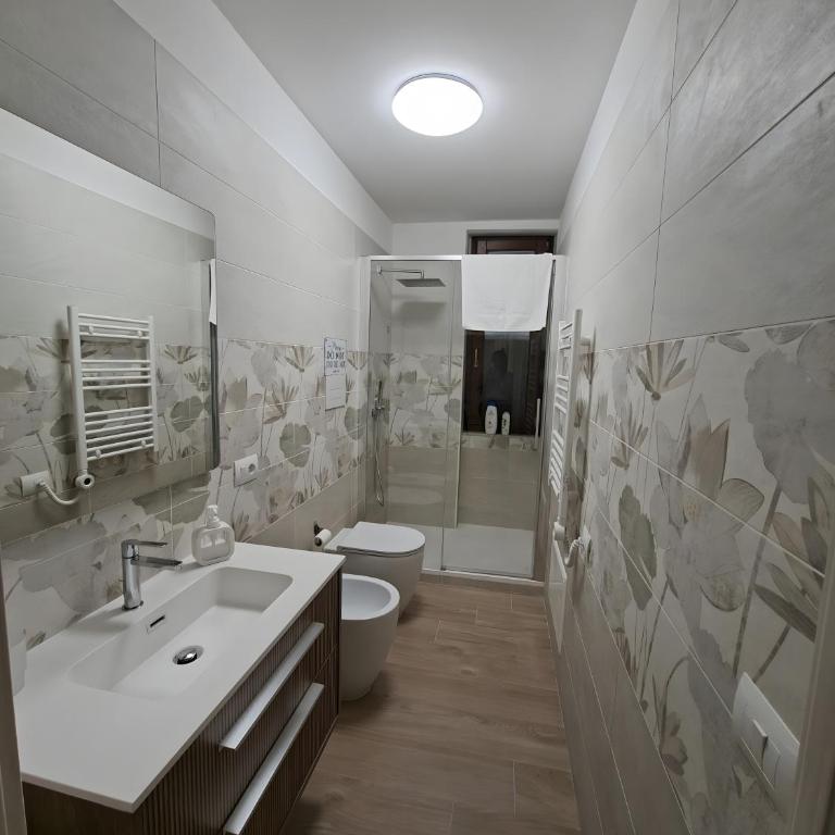 House stazione - Dreibettzimmer mit Dusche - 2