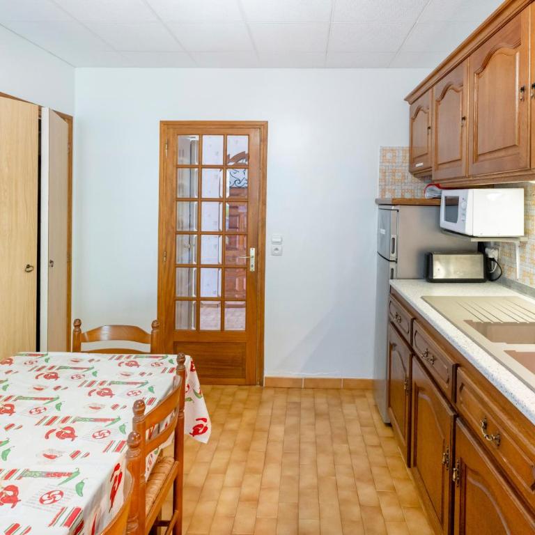 Appartement Arrantzaleak - Two-Bedroom Deluxe Apartment with Garden View - 8