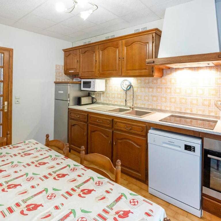 Appartement Arrantzaleak - Two-Bedroom Deluxe Apartment with Garden View - 6