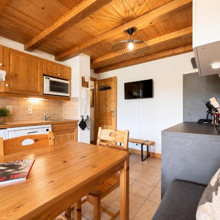 Appartement cosy avec balcon en montagne pour 6/7 personnes - Two-Bedroom Apartment - 1