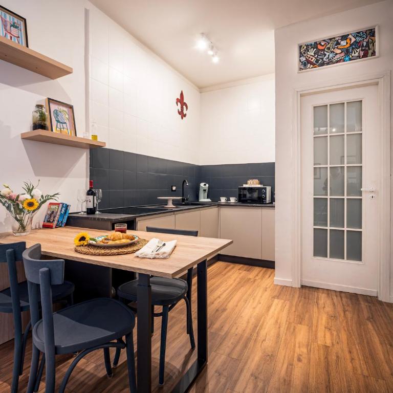 Downtown City Lodge - Apartment mit Balkon - 7