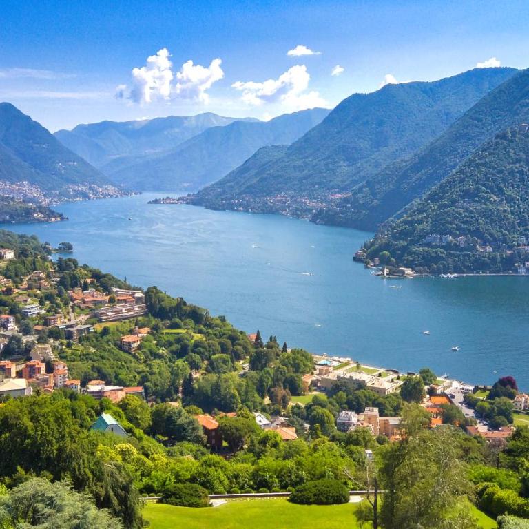 Elegant Duplex, Pool & Tennis, Private Garden & Parking, Como Lake View - One-Bedroom Apartment - 55