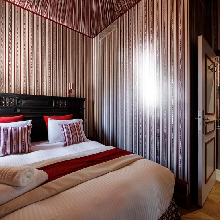 La Suite du Paon - Heart of Paris with AC - Two-Bedroom Apartment - 75