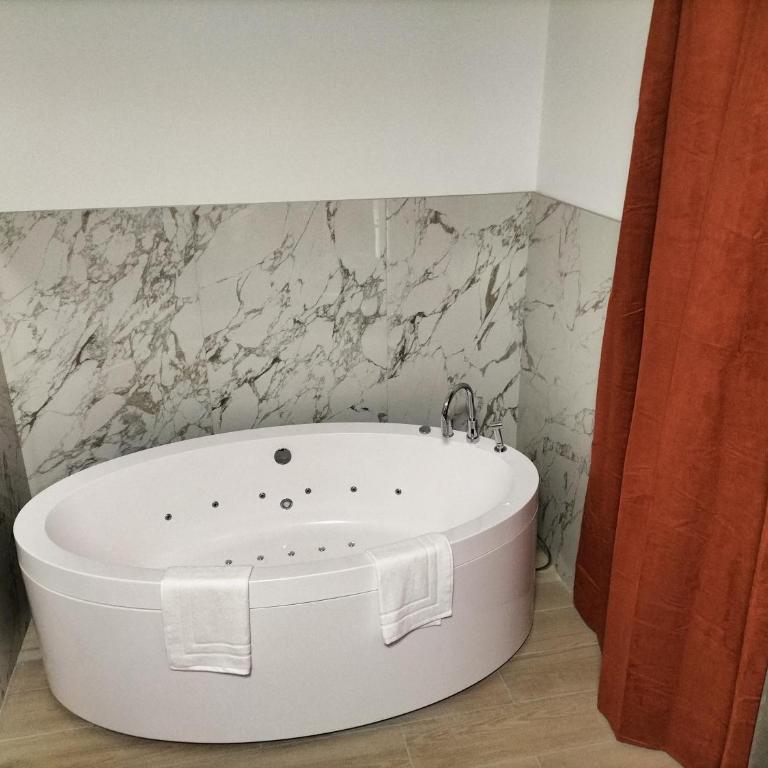 B&B Mary House con vasca idromassaggio Jacuzzi al centro di Salerno - Deluxe Zimmer - 1