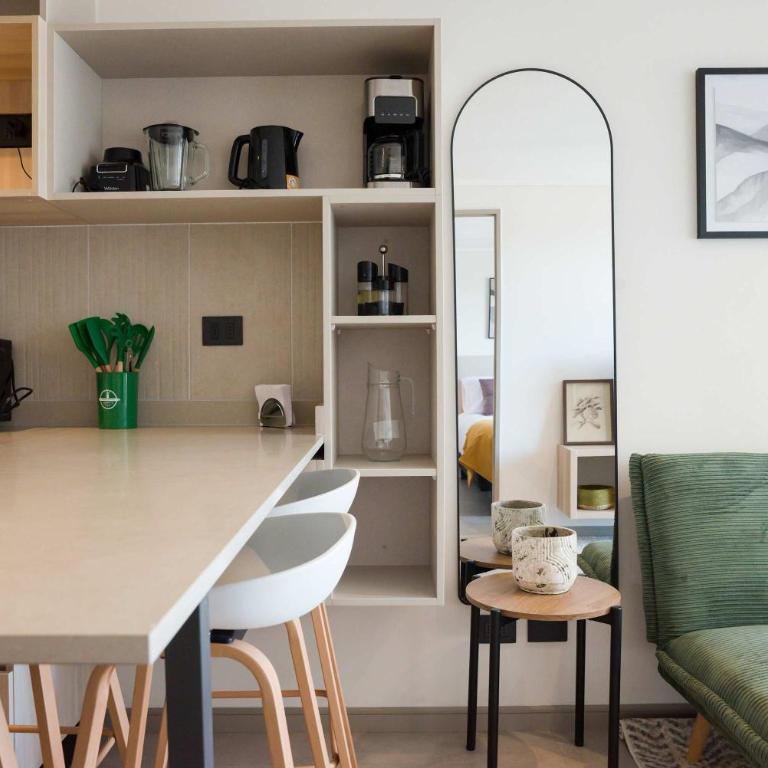 Cozy 1BR Getaway for Three in Vibrant Nunoa - Apartment - 15