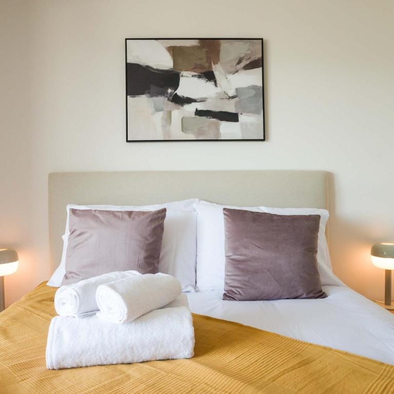 Cozy 1BR Getaway for Three in Vibrant Nunoa - Apartment - 11