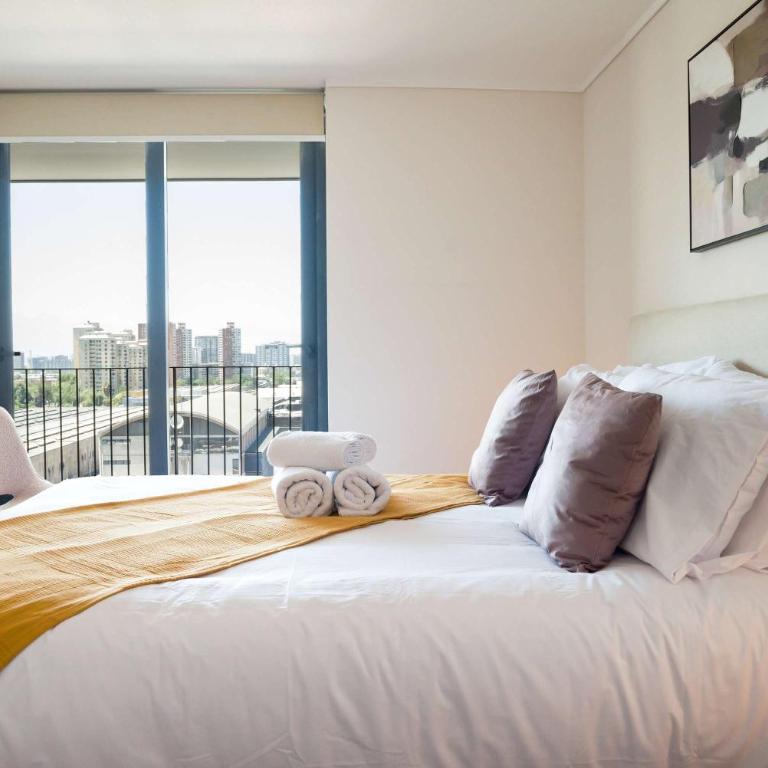 Cozy 1BR Getaway for Three in Vibrant Nunoa - Apartment - 12