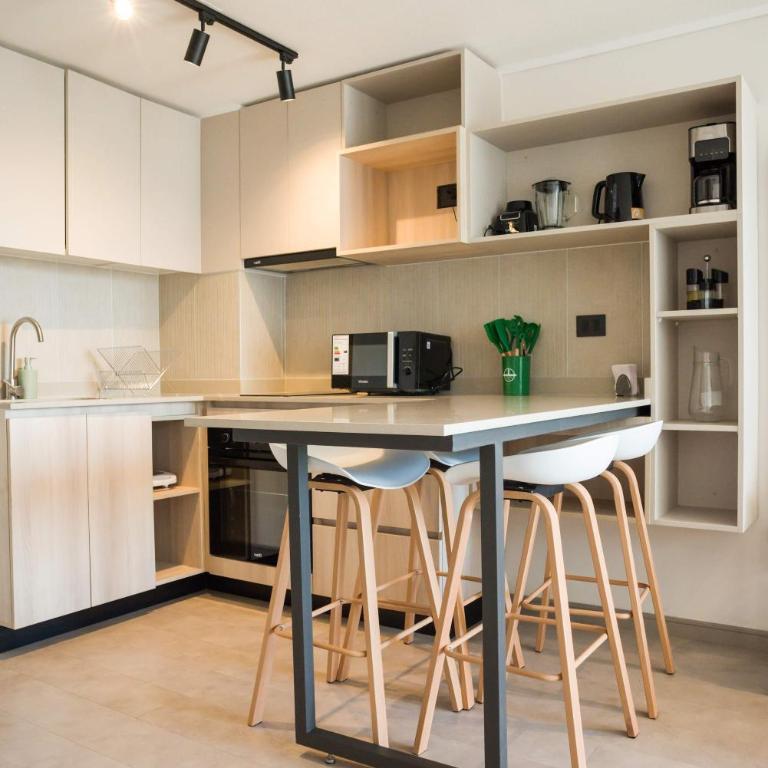 Cozy 1BR Getaway for Three in Vibrant Nunoa - Apartment - 19